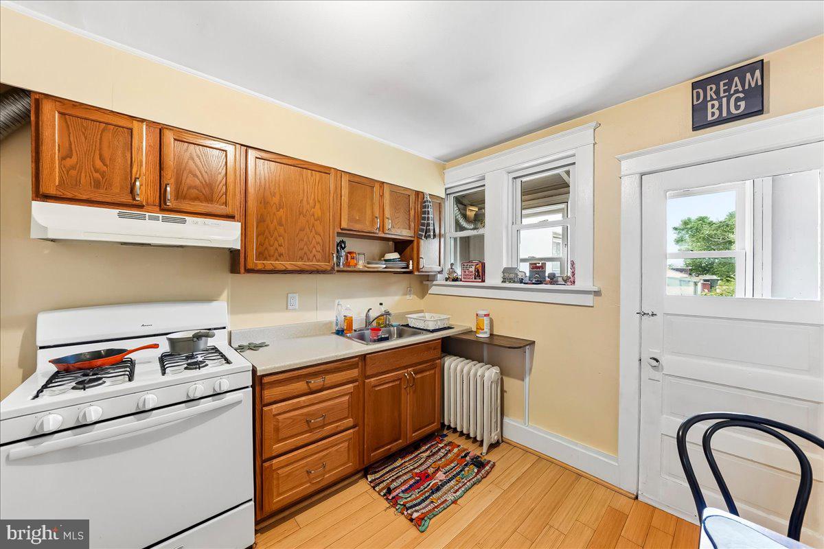 28 Gay St Property Photo 7