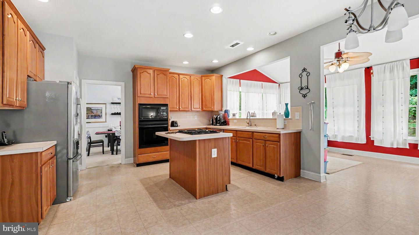 505 Springview Ln Property Photo 12