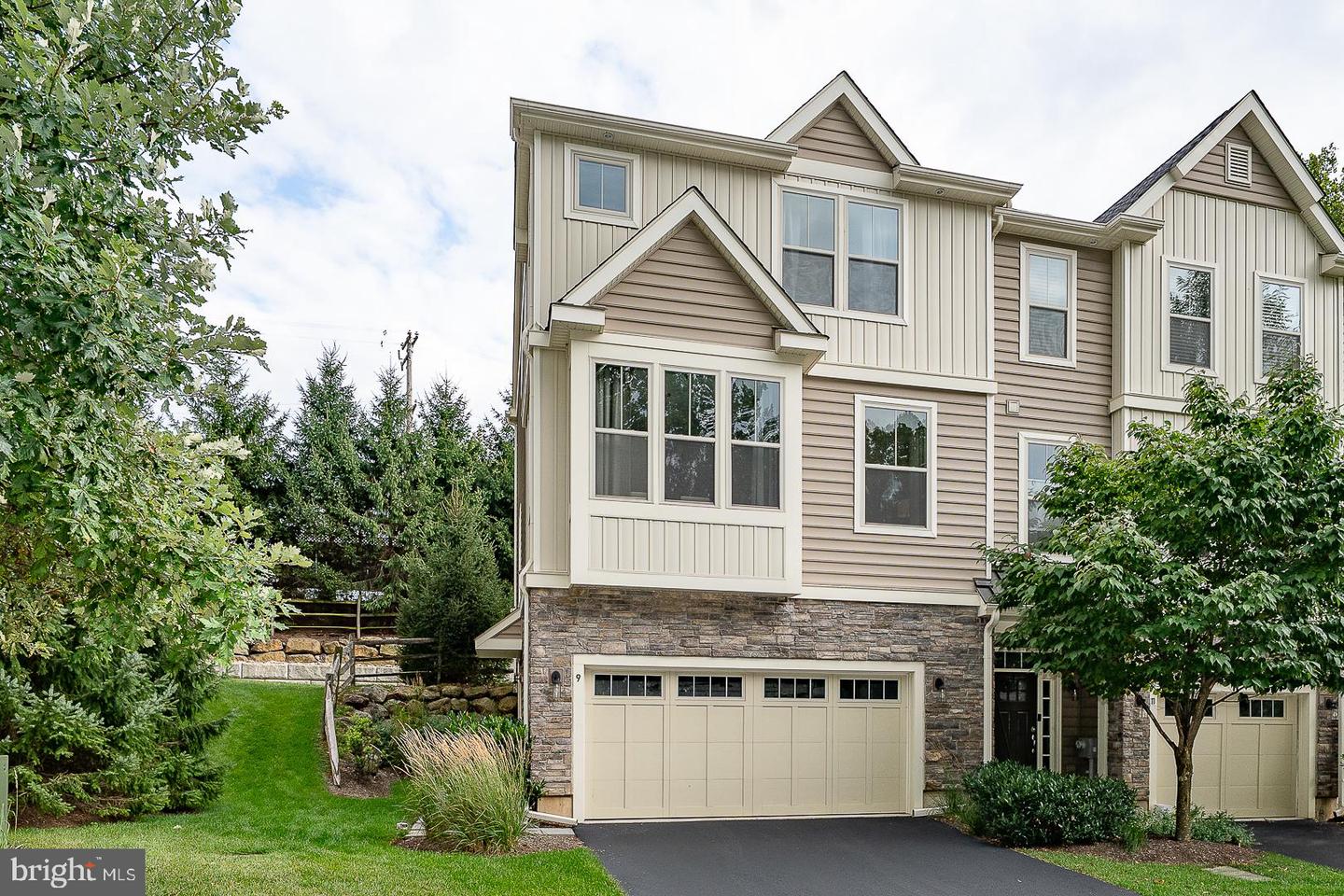 9 Treyburn Dr Property Photo 2