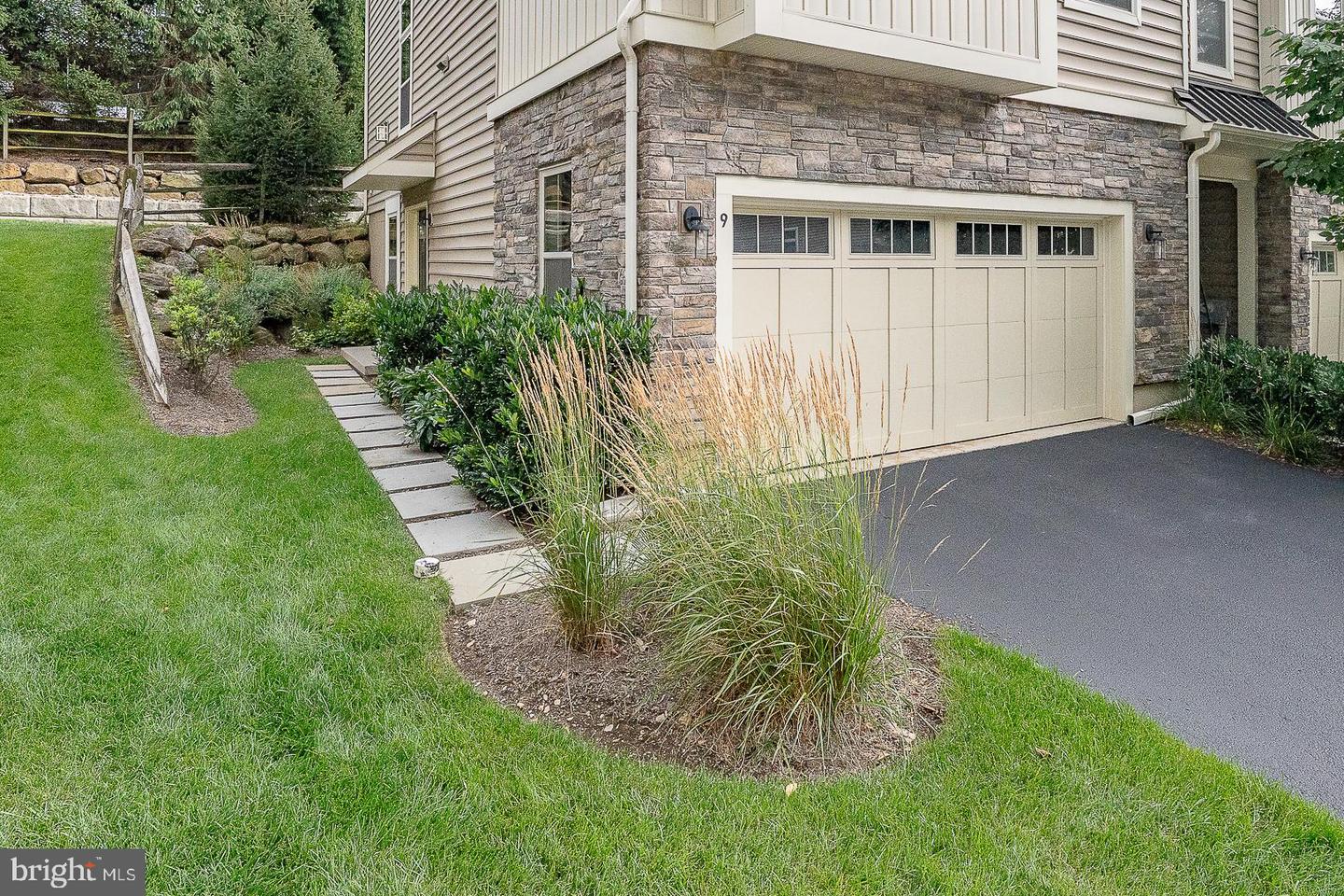 9 Treyburn Dr Property Photo 3