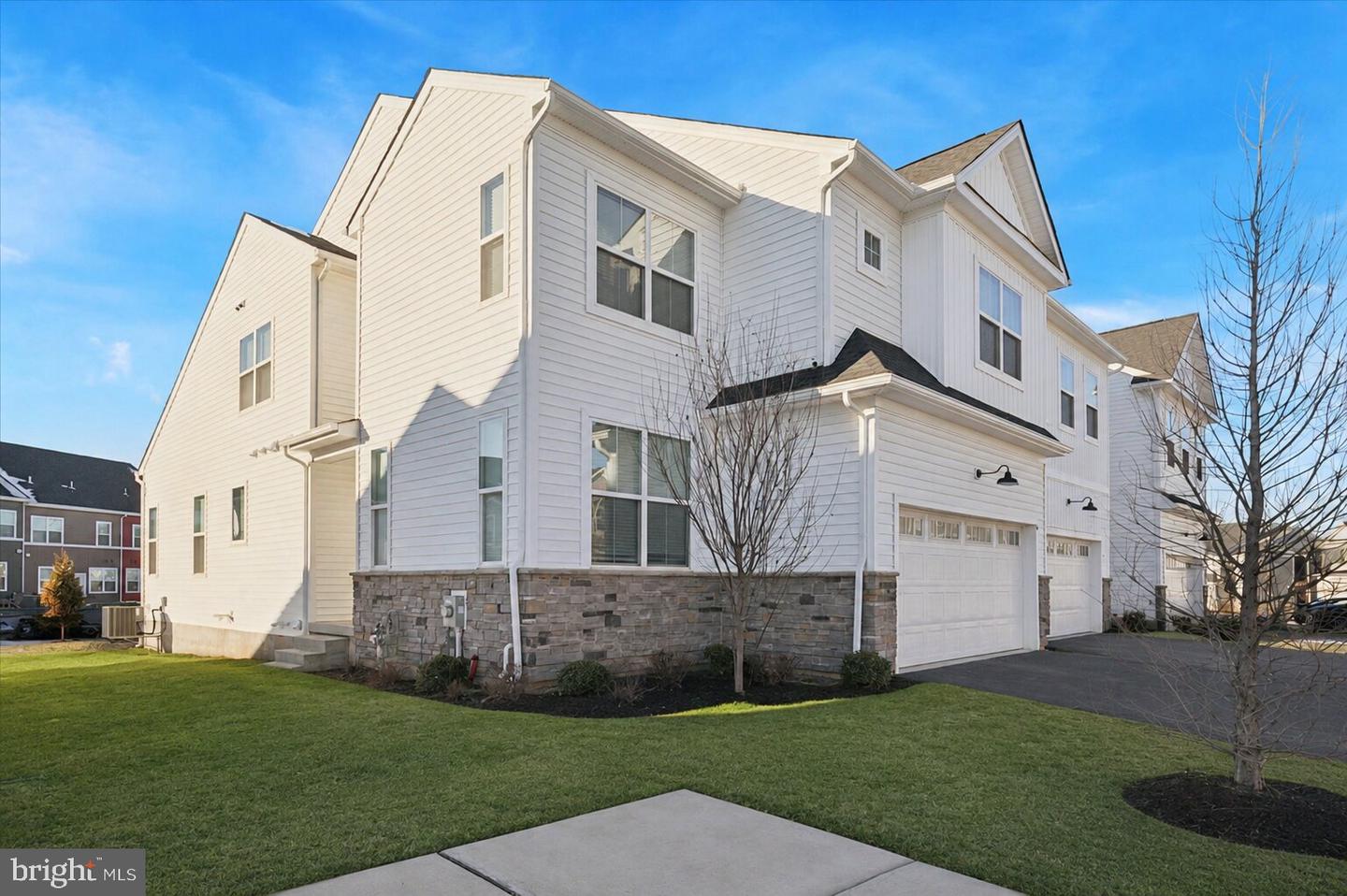 10 Ladbroke Dr Property Photo 1