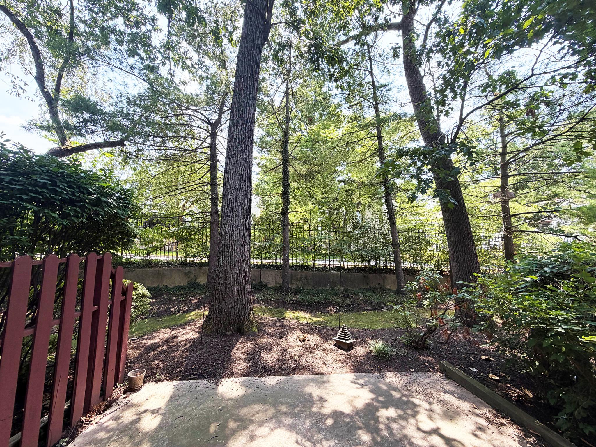 302 Brighton Cir Property Photo 5