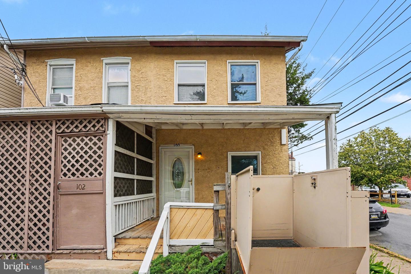 100 Poplar St Property Photo 1