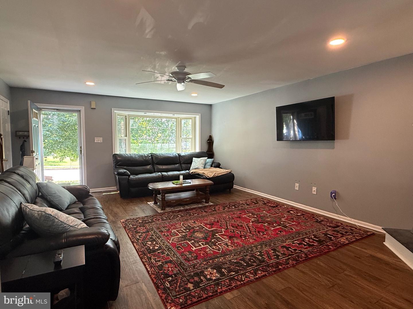 195 LONGFORD RD Property Photo 1