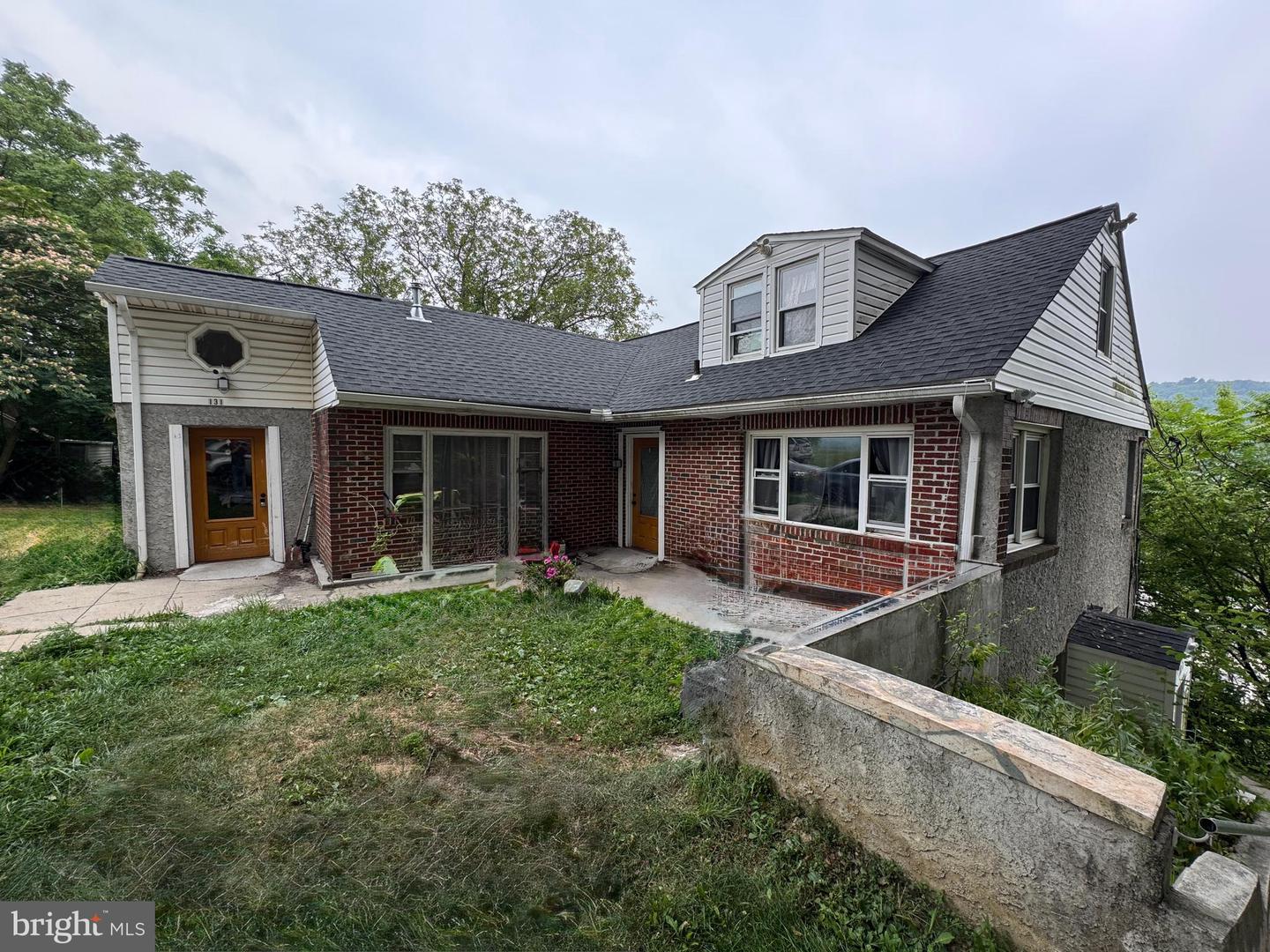 131 Modena Rd Property Photo 1