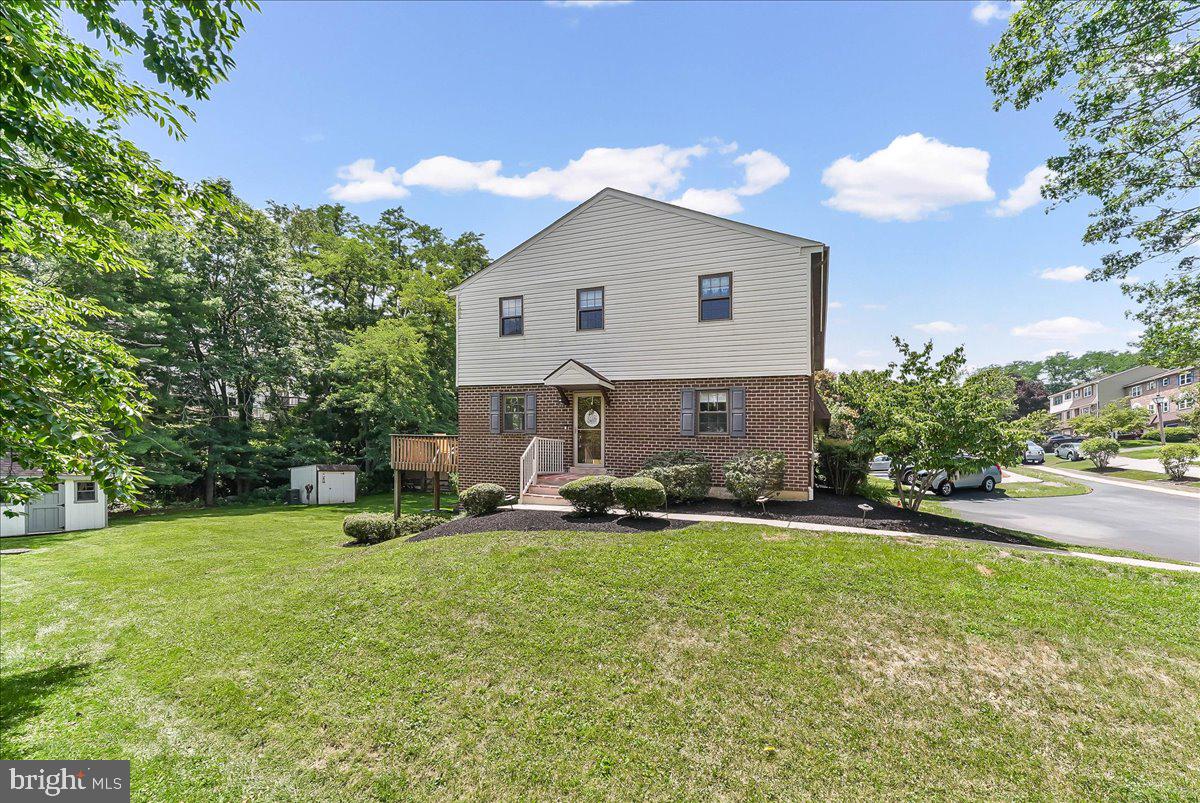 550 Coventry Ln Property Photo 1