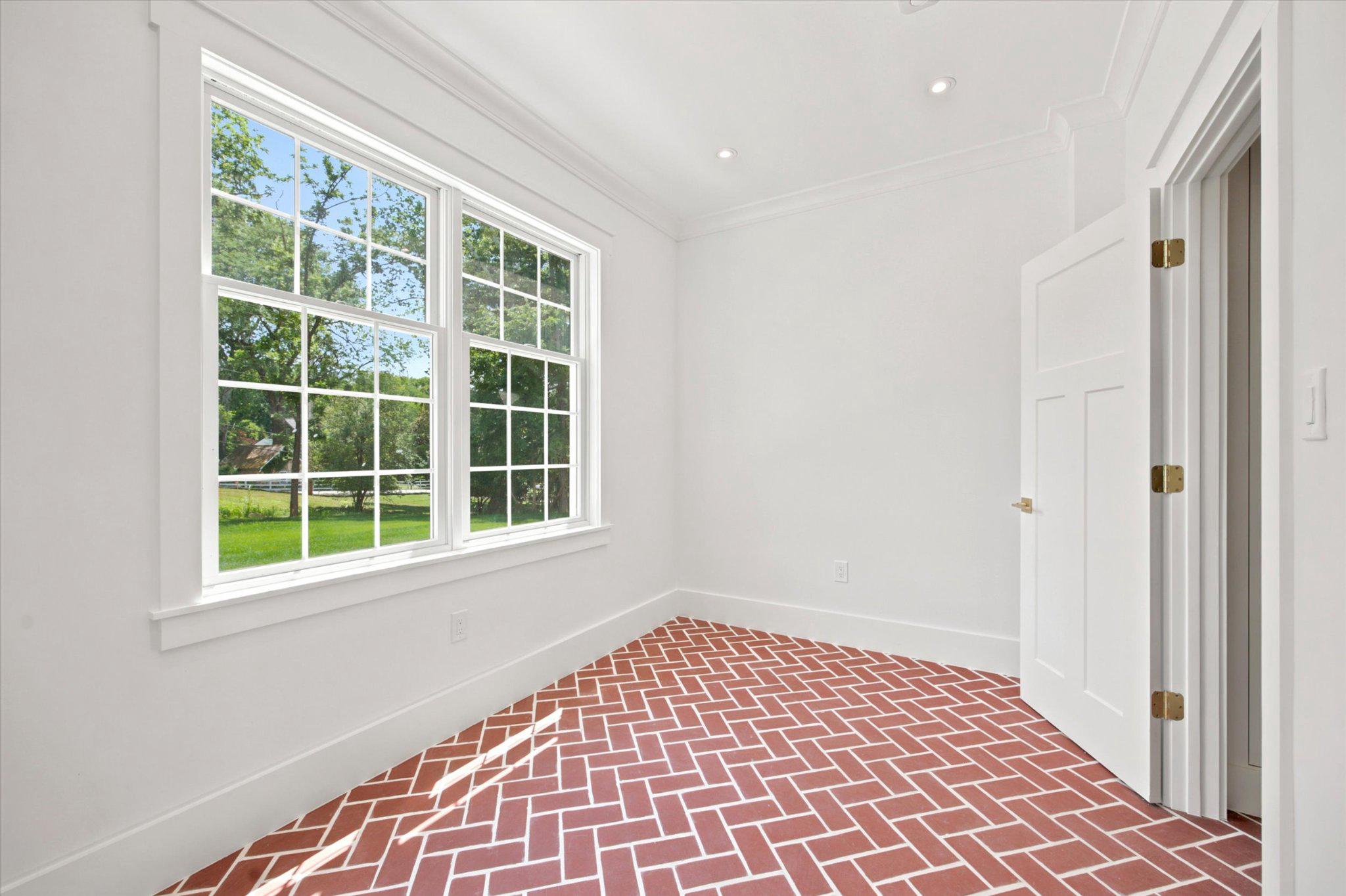 1756 Yellow Springs Rd Property Photo 11