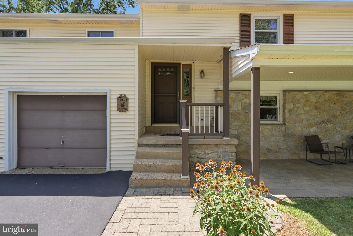 1286 Clearbrook Rd Property Photo 4