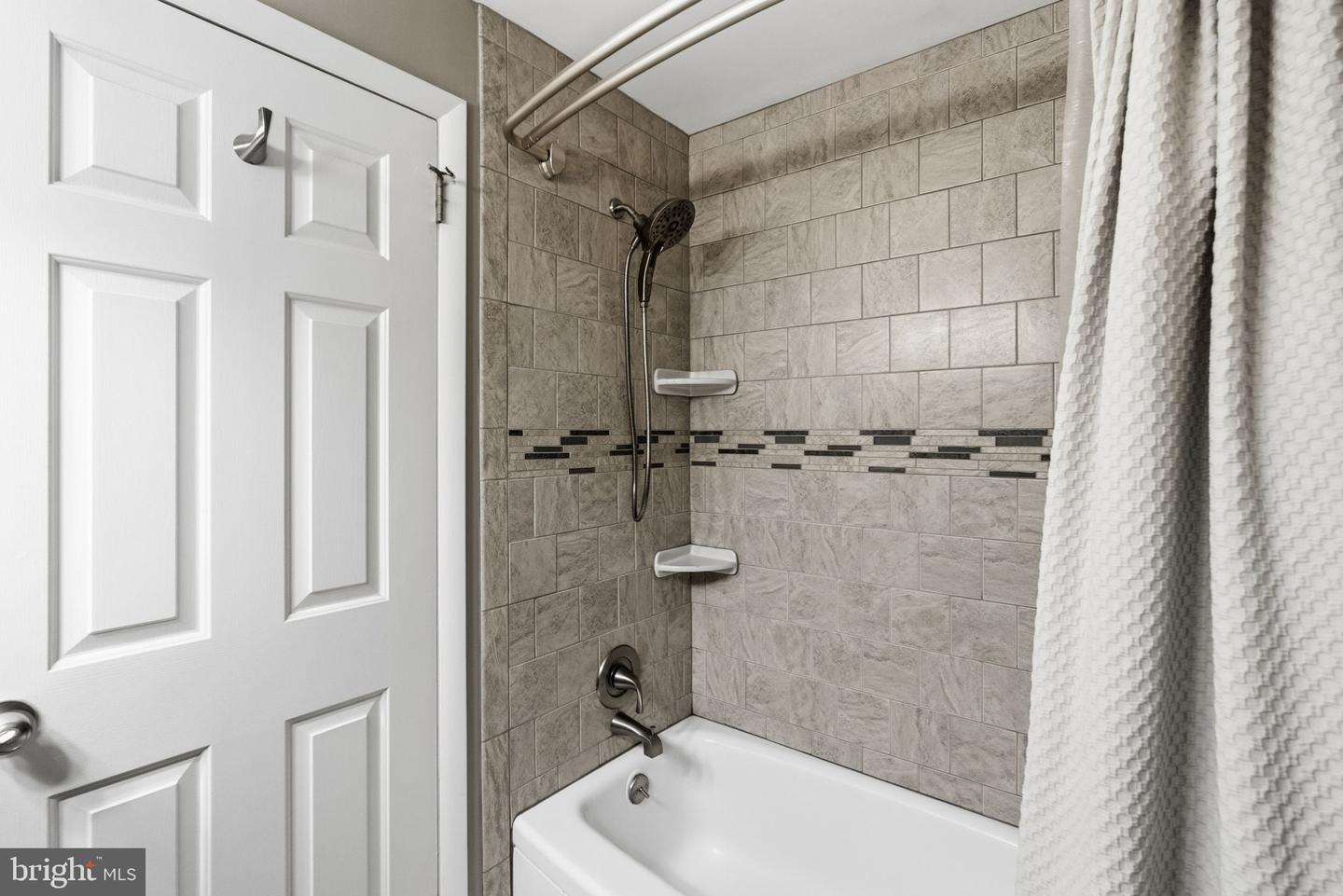 1286 Clearbrook Rd Property Photo 25