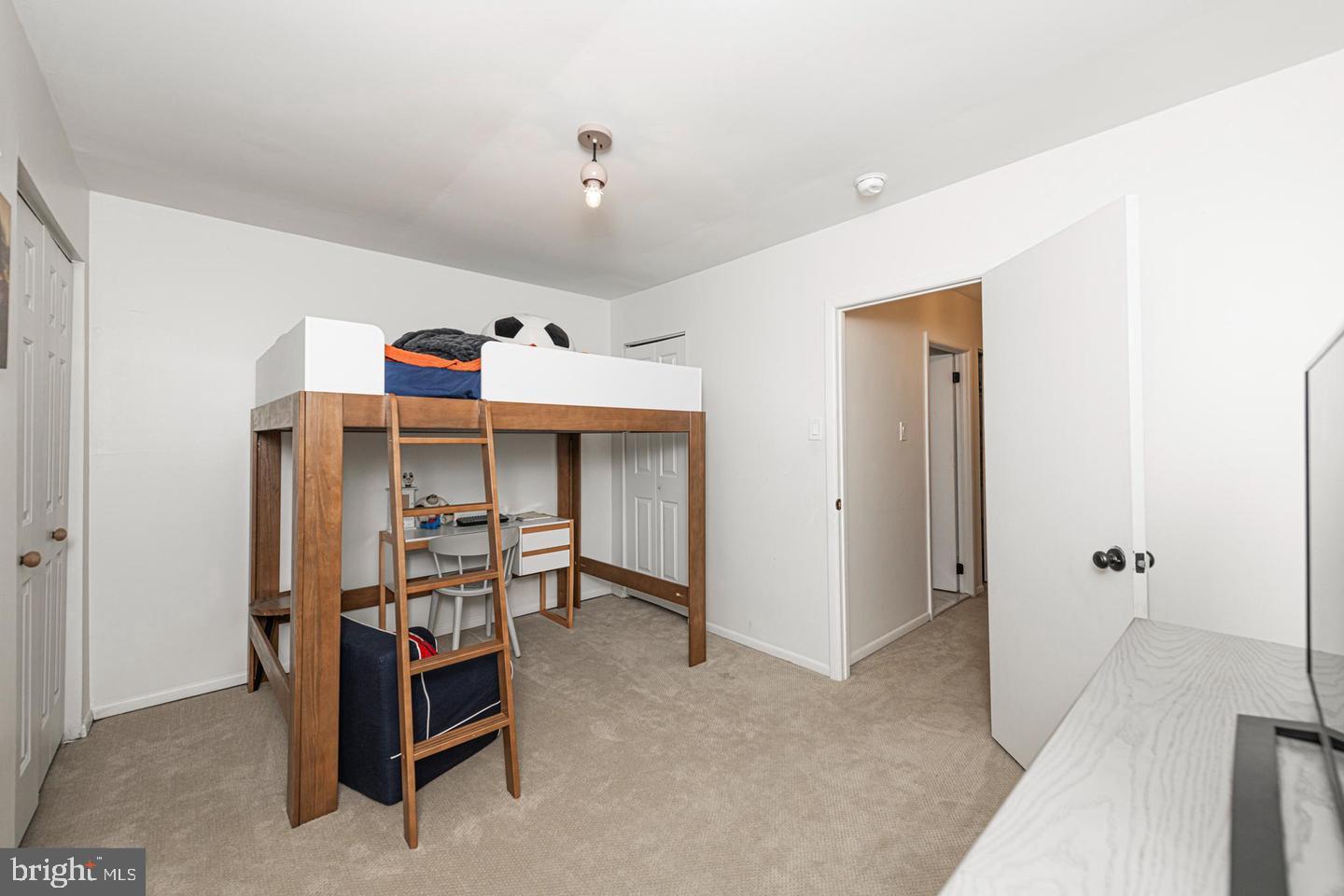 202 Valley Dr #202 Property Photo 16