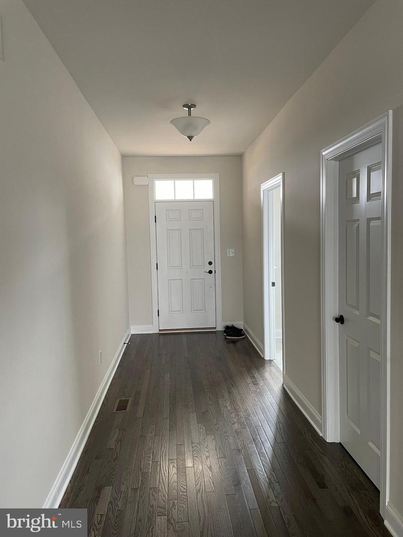 512 Lewis St Property Photo 2