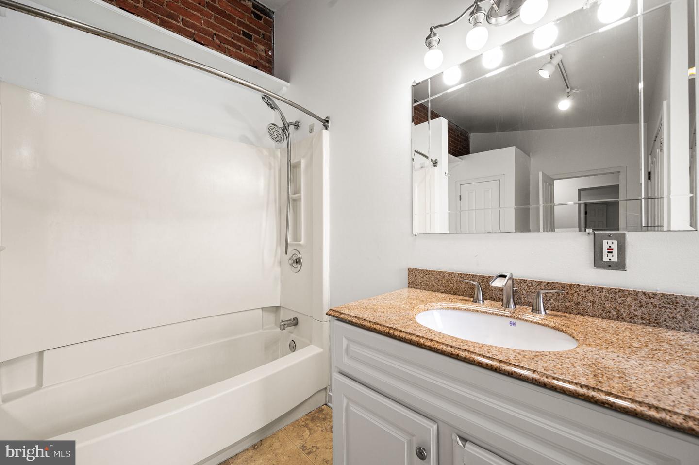 133 E Miner St Property Photo 18