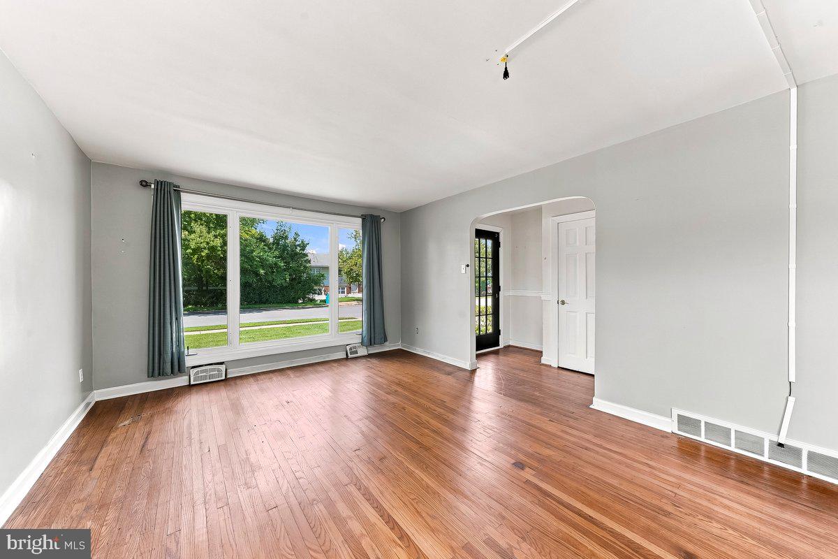 202 Ridge Ave Property Photo 3