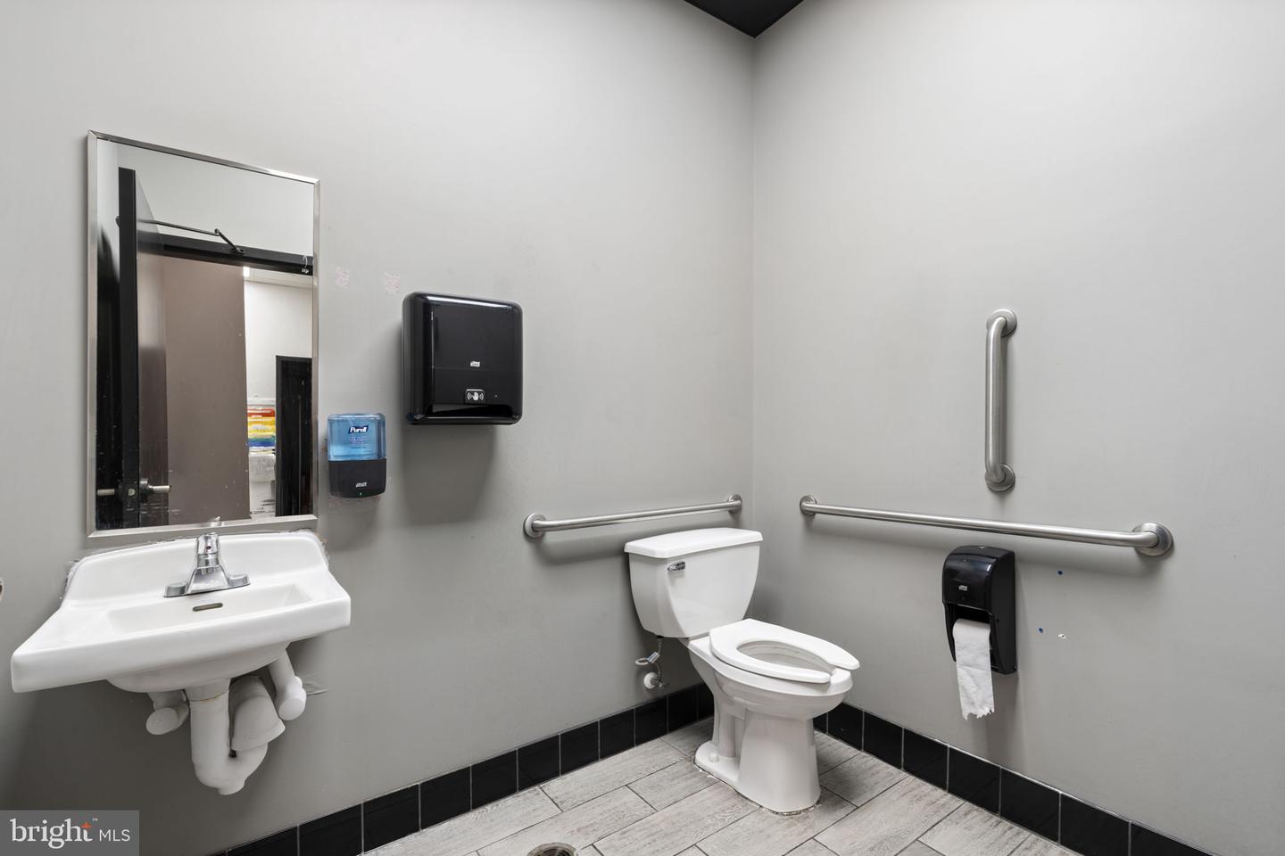 124 Market Property Photo 33