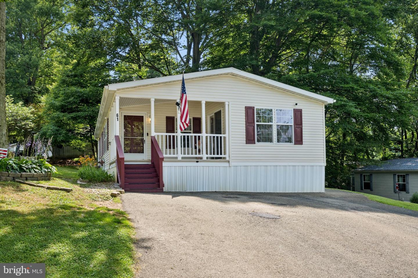 61 Glen Roy Rd Property Photo 3