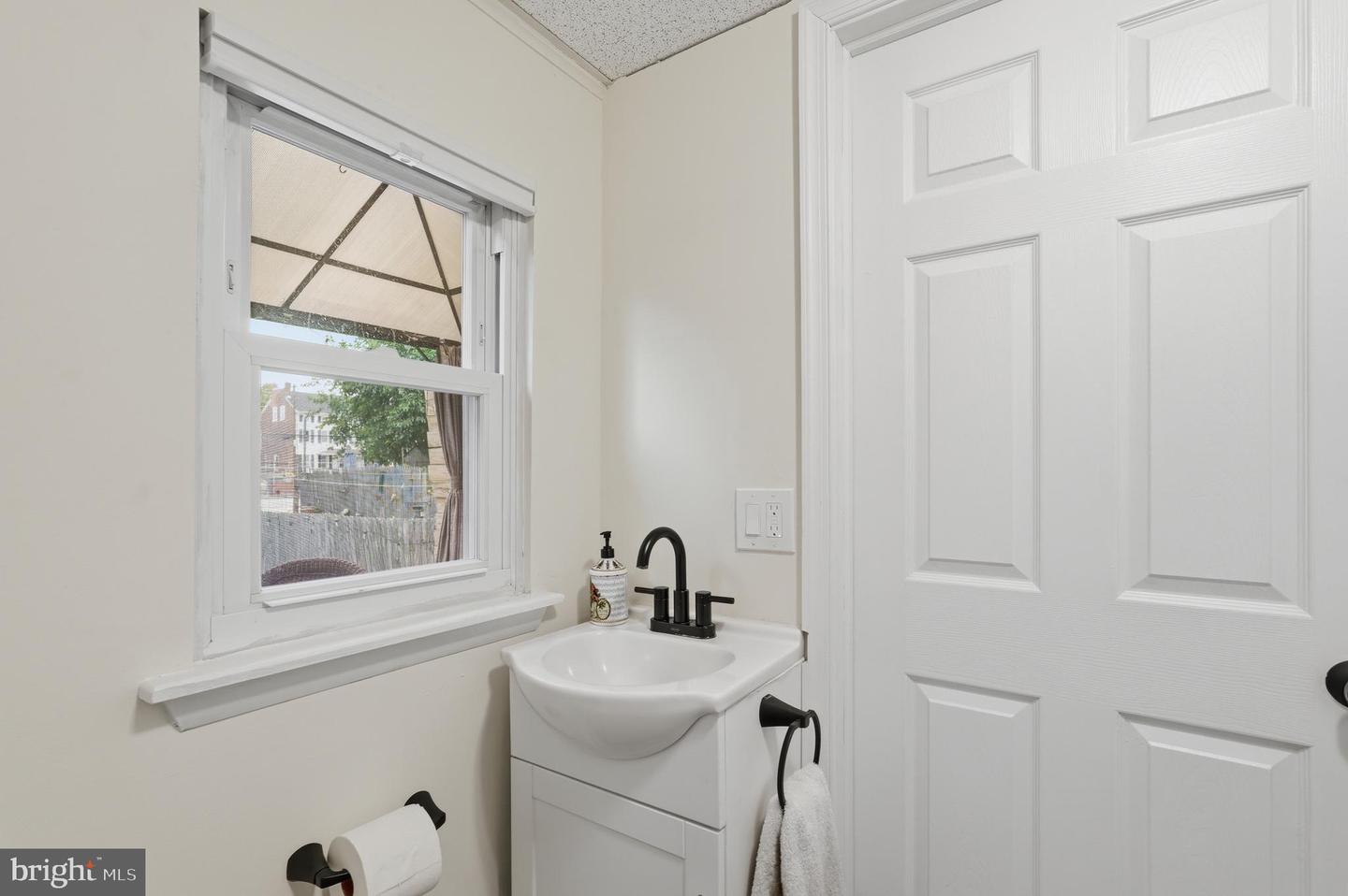 317 Hall St Property Photo 18