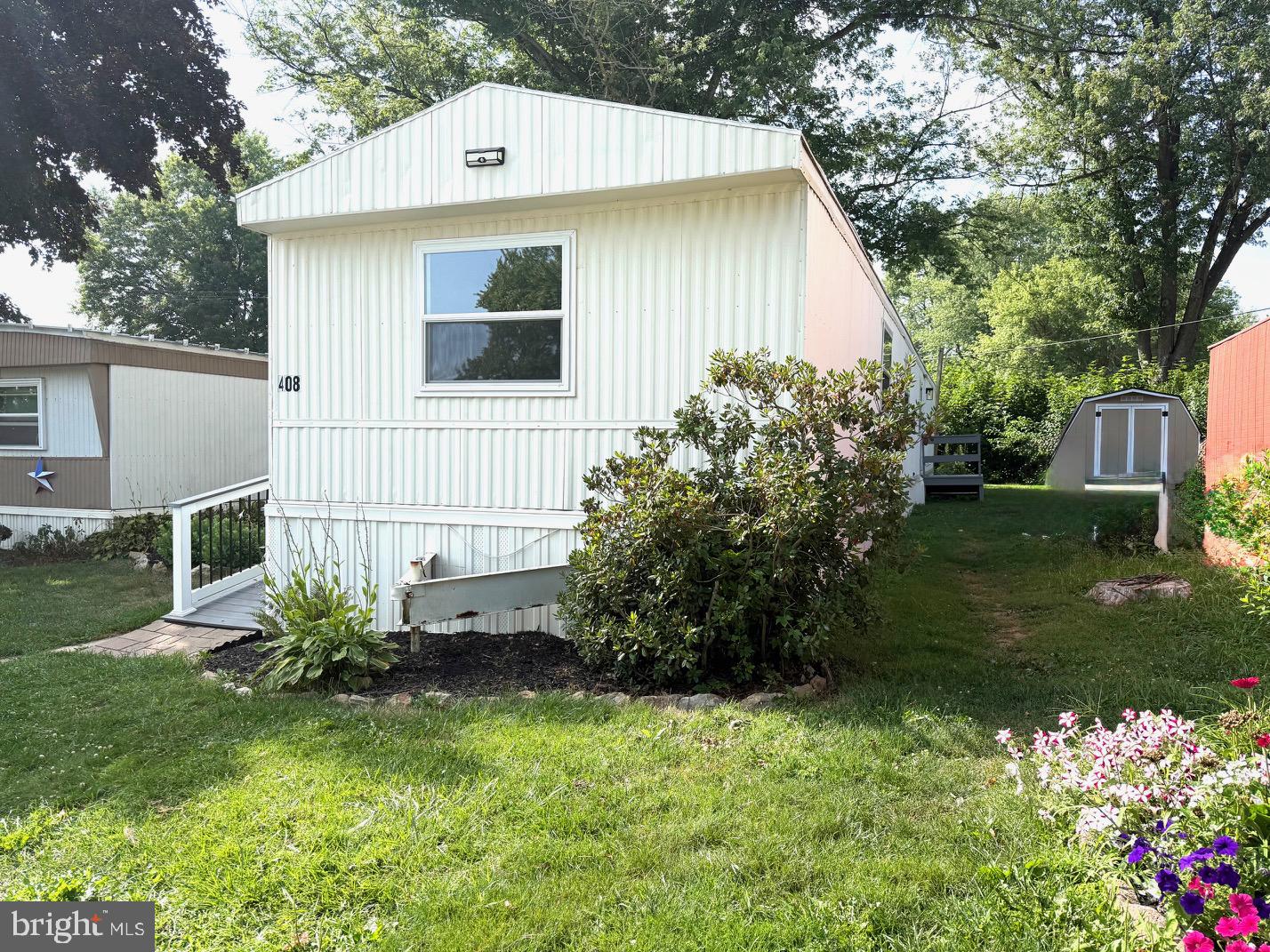 408 Lauren Ln Property Photo 10