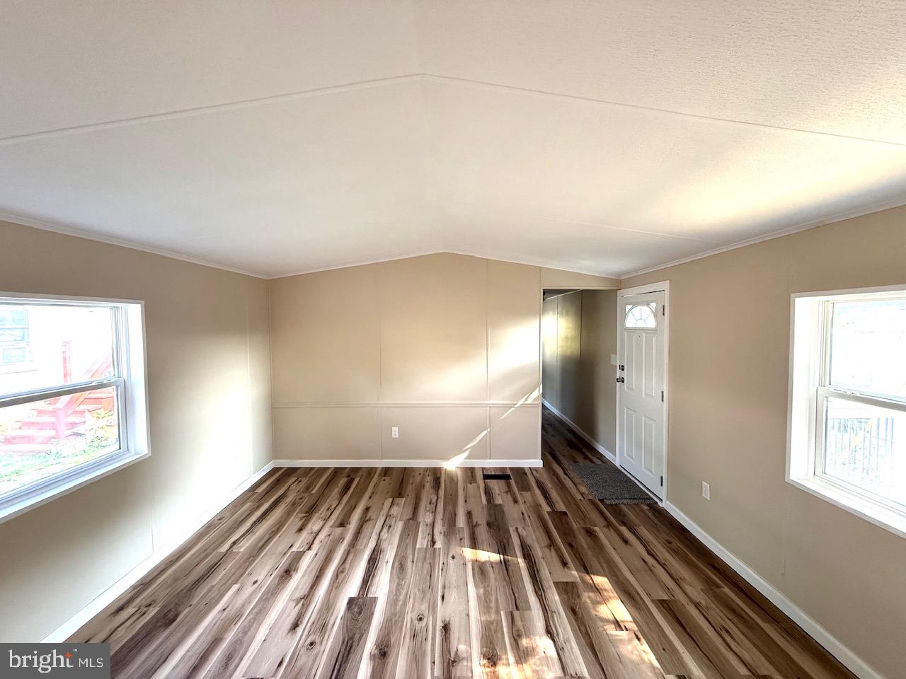 408 Lauren Ln Property Photo 11