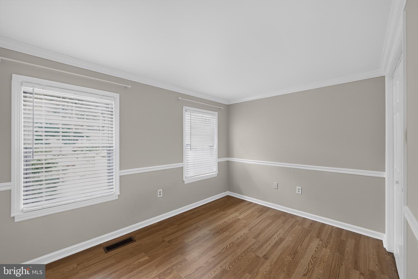 229 E Market St Property Photo 9