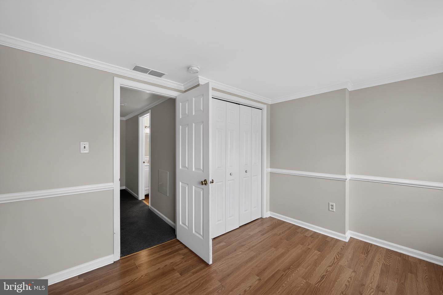 229 E Market St Property Photo 10