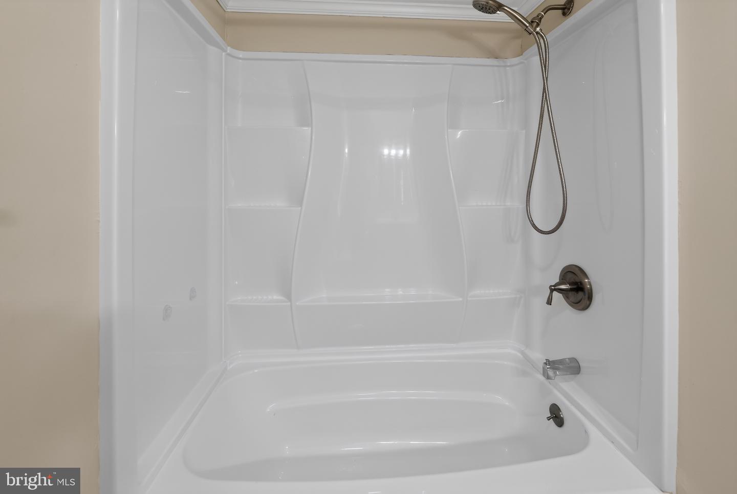 229 E Market St Property Photo 13