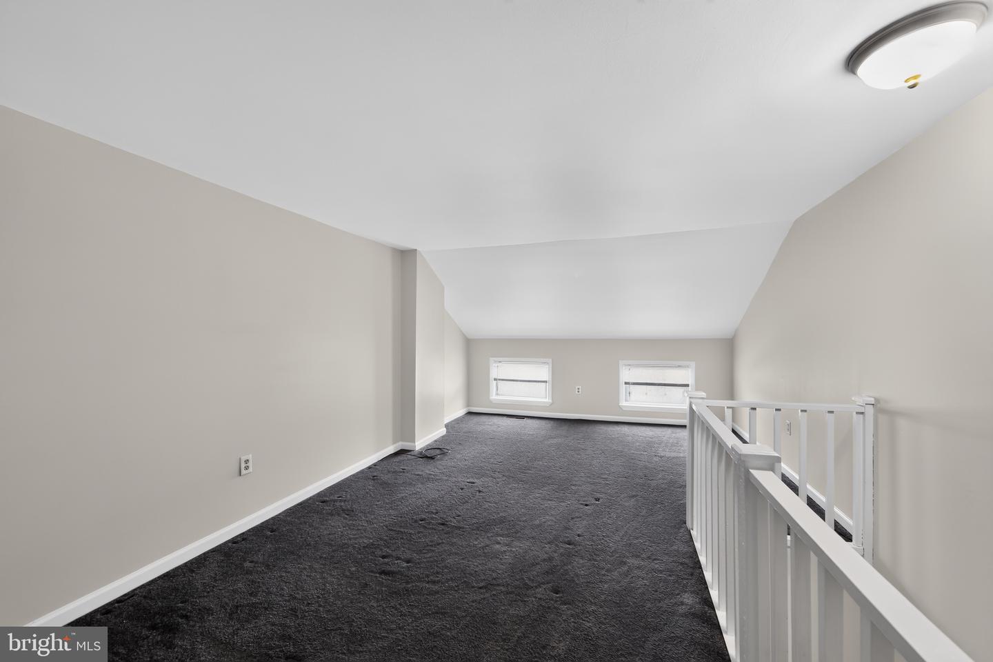 229 E Market St Property Photo 15