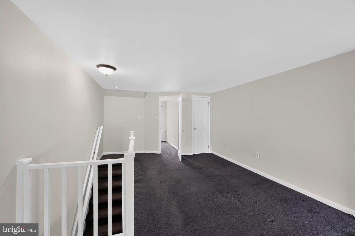 229 E Market St Property Photo 16