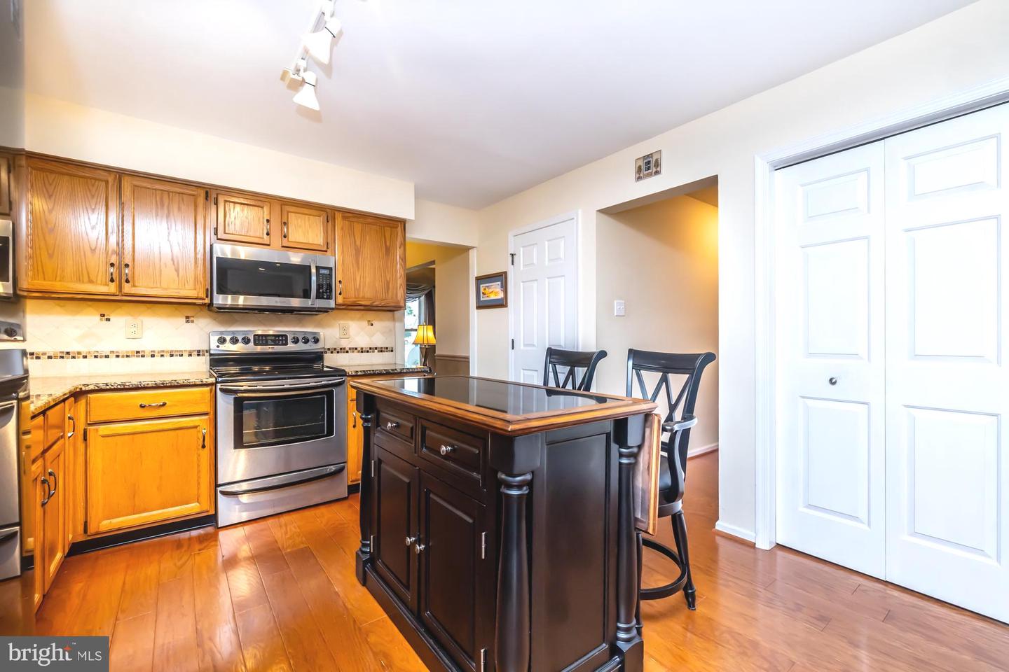 557 Summercroft Dr Property Photo 17