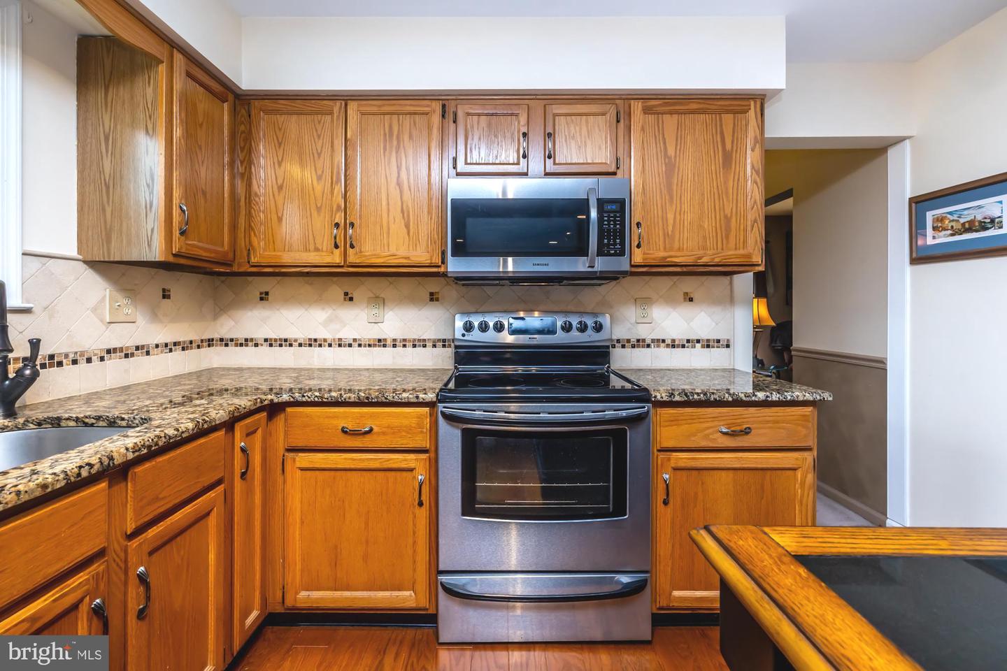 557 Summercroft Dr Property Photo 18
