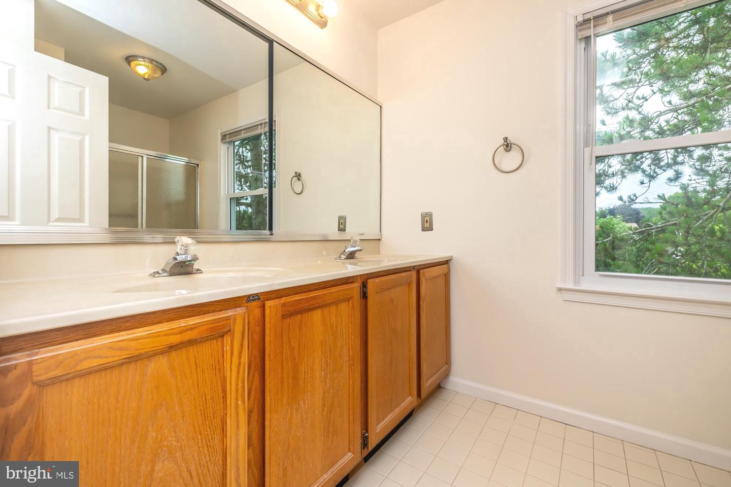 557 Summercroft Dr Property Photo 28