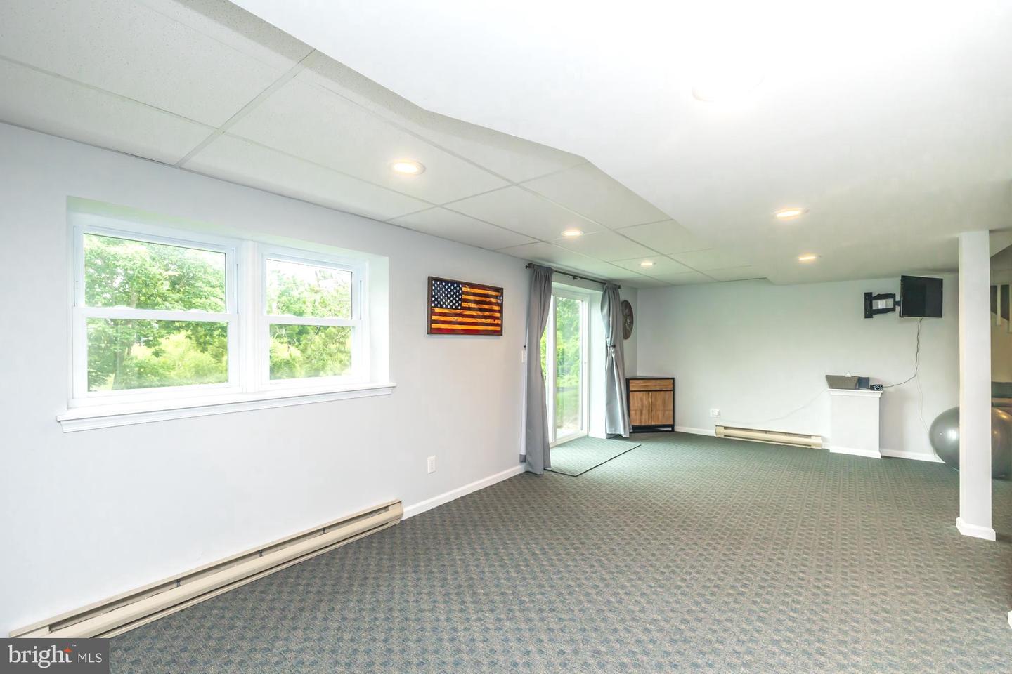 557 Summercroft Dr Property Photo 40