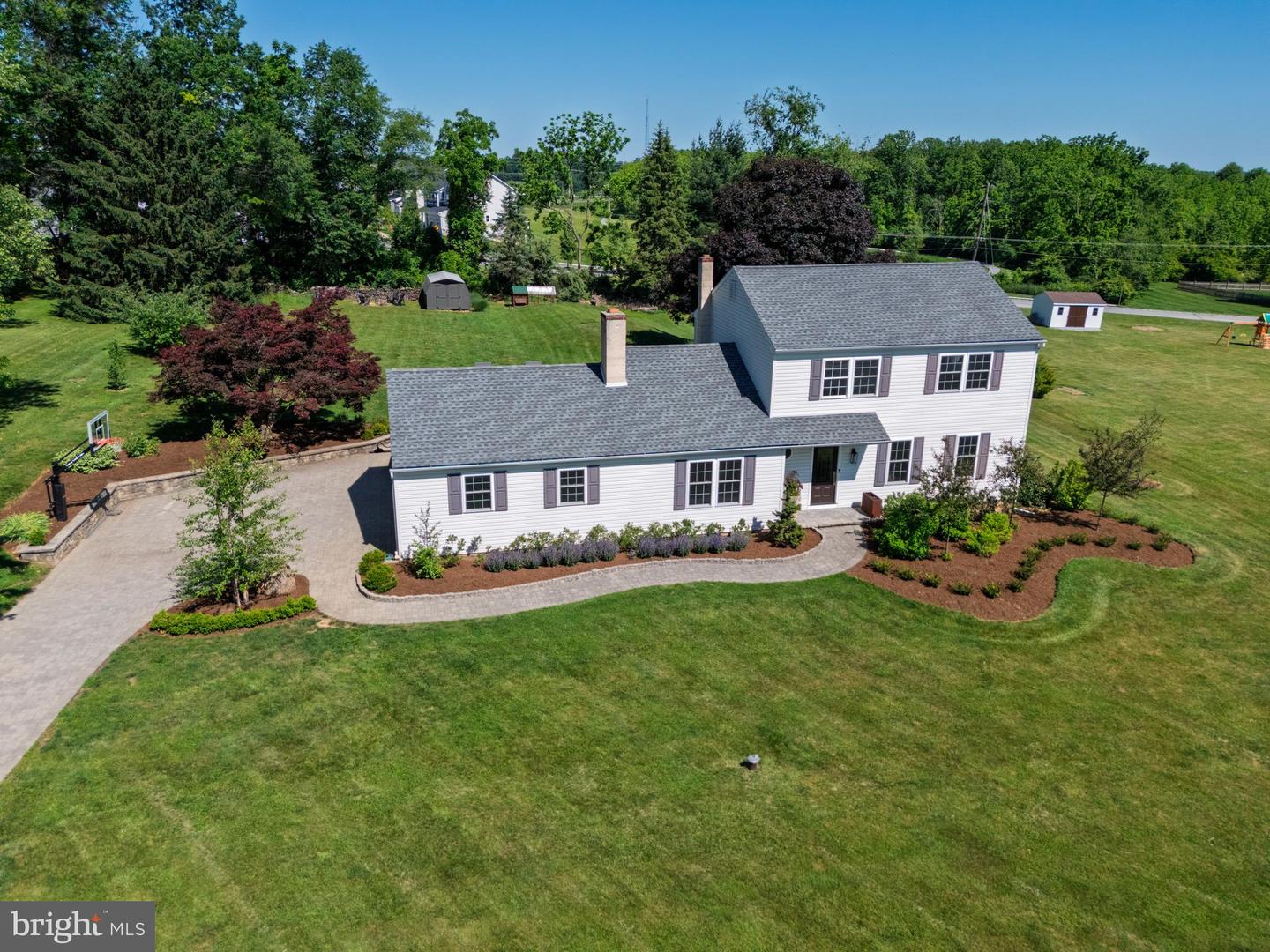 7 CARRIAGE DR