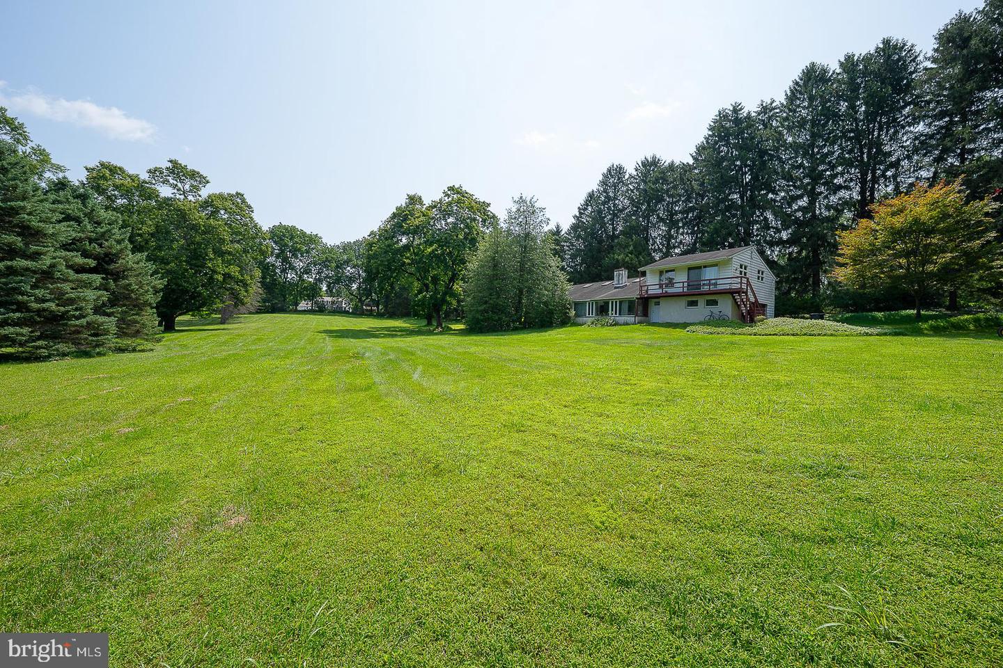 1011 N Valley Rd Property Photo 1