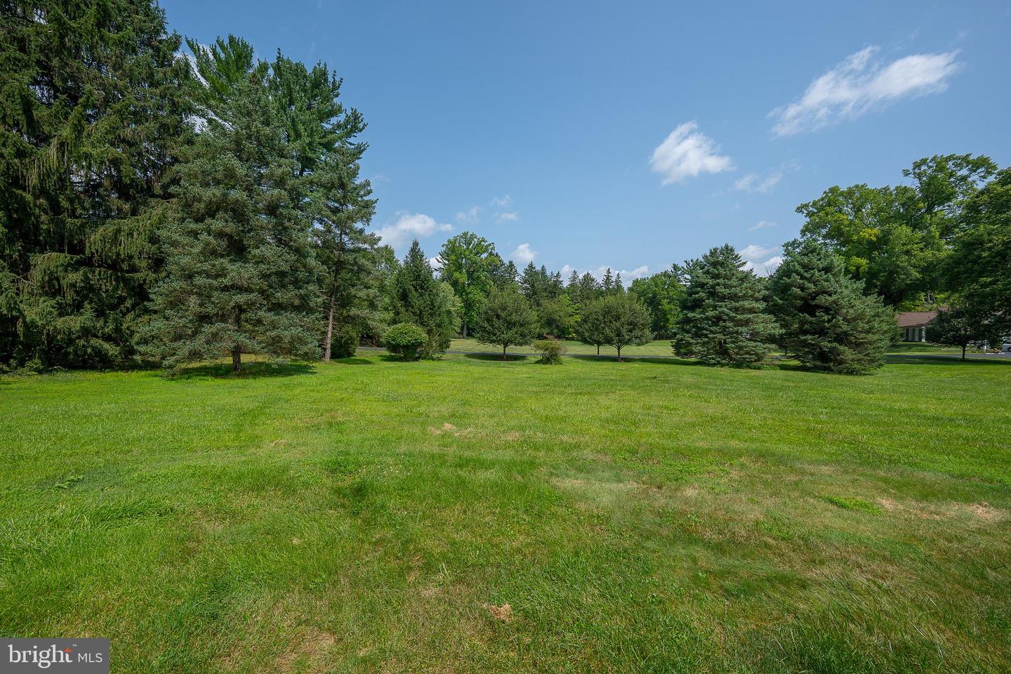 1011 N Valley Rd Property Photo 2
