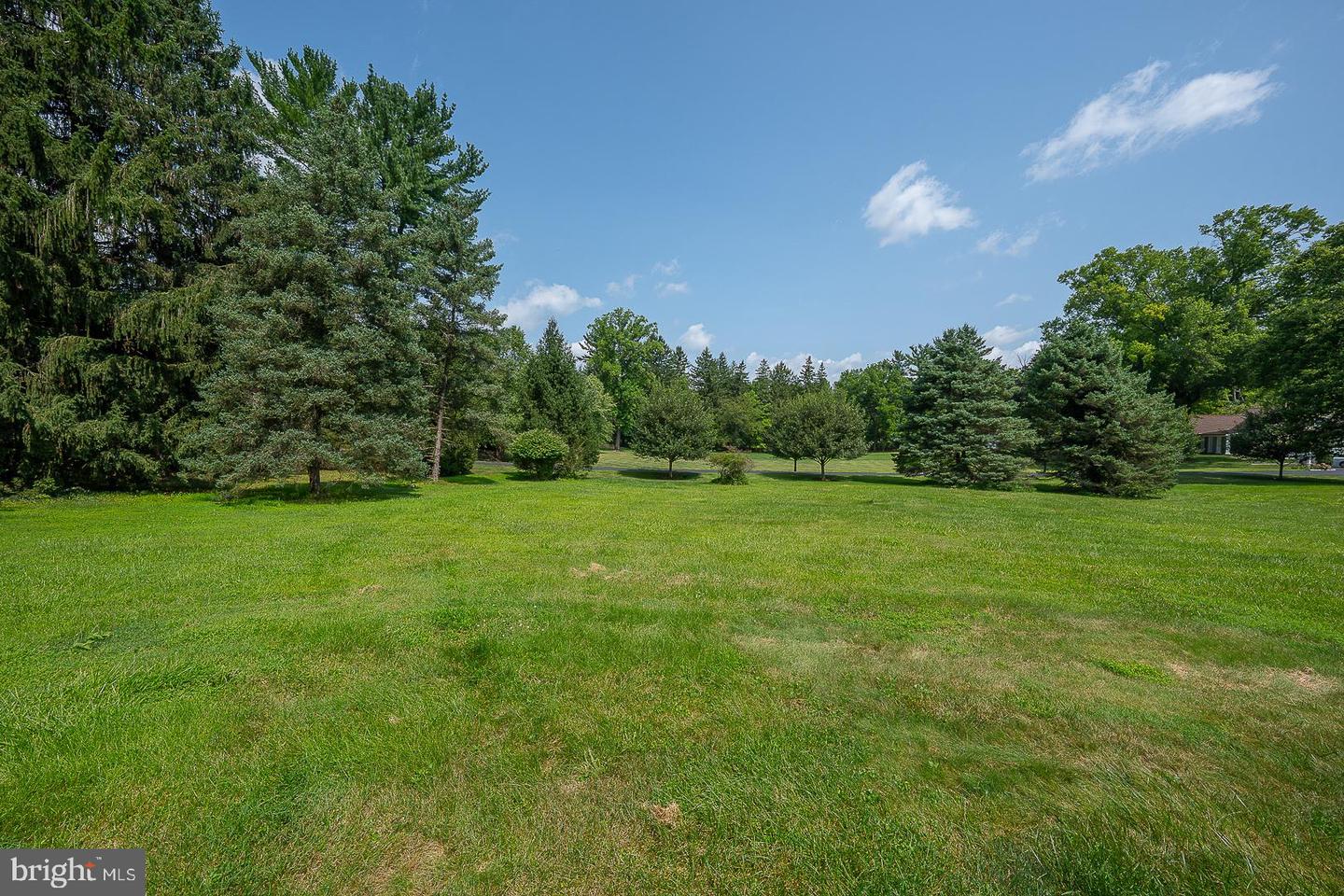 1011 N Valley Rd Property Photo 4