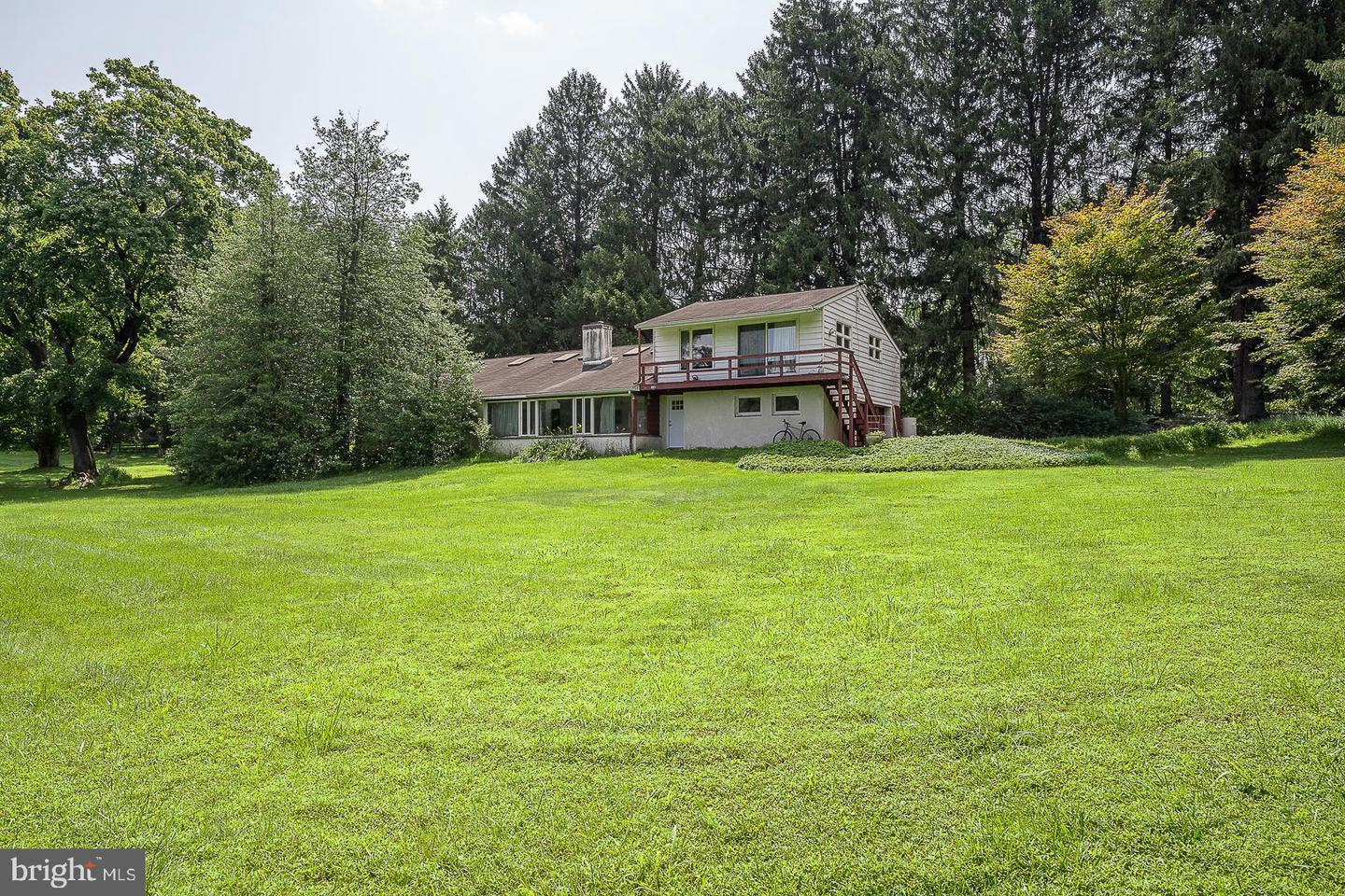 1011 N Valley Rd Property Photo 5