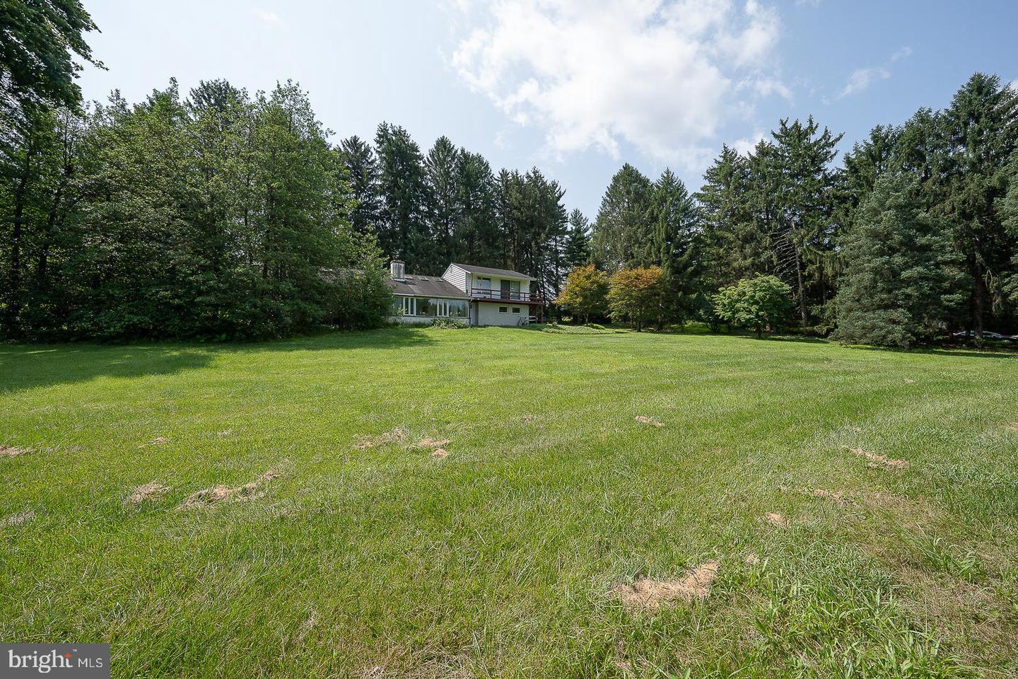 1011 N Valley Rd Property Photo 6
