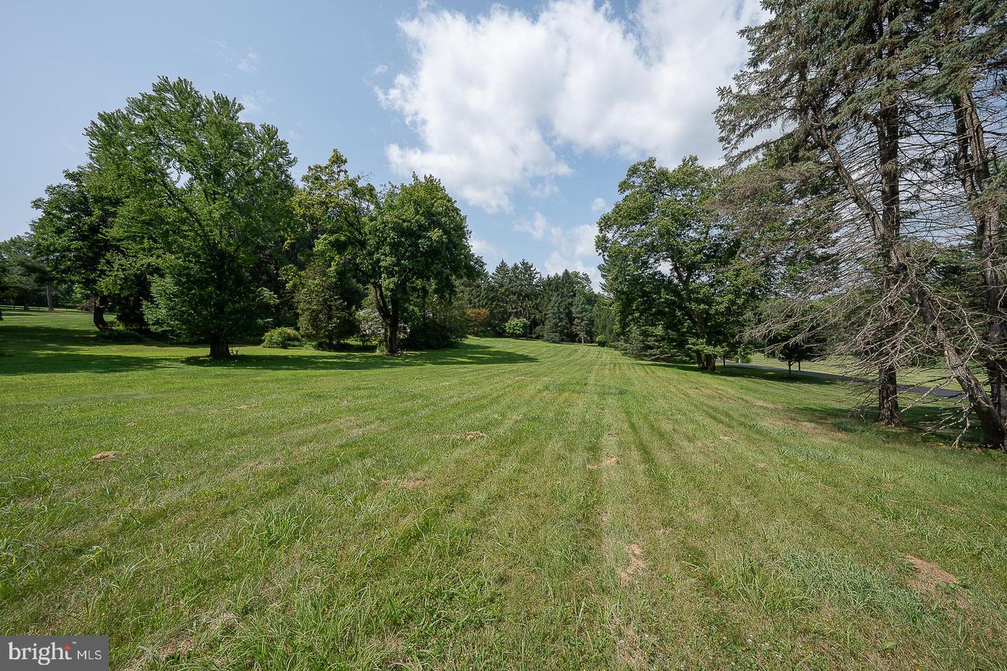 1011 N Valley Rd Property Photo 10
