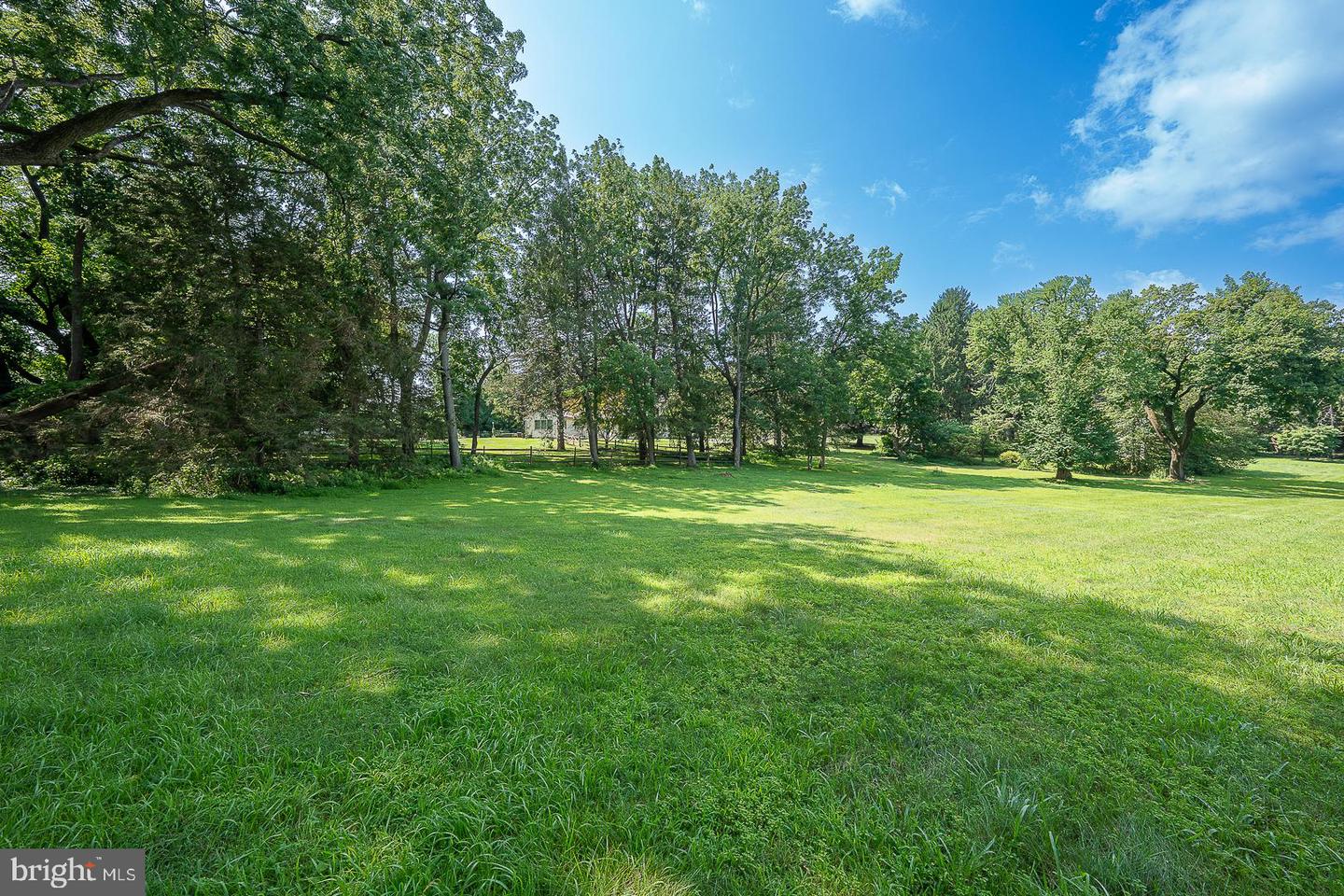 1011 N Valley Rd Property Photo 12