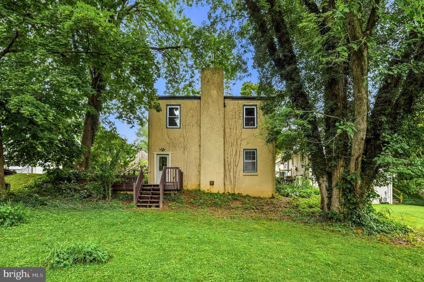 610 W Market St Property Photo 55