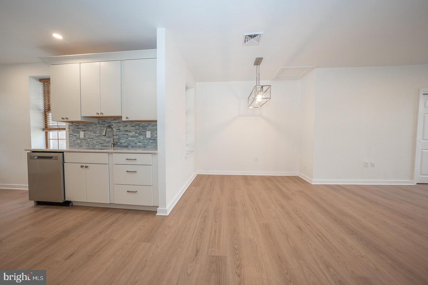 42 N Waterloo Rd #38 Property Photo 10