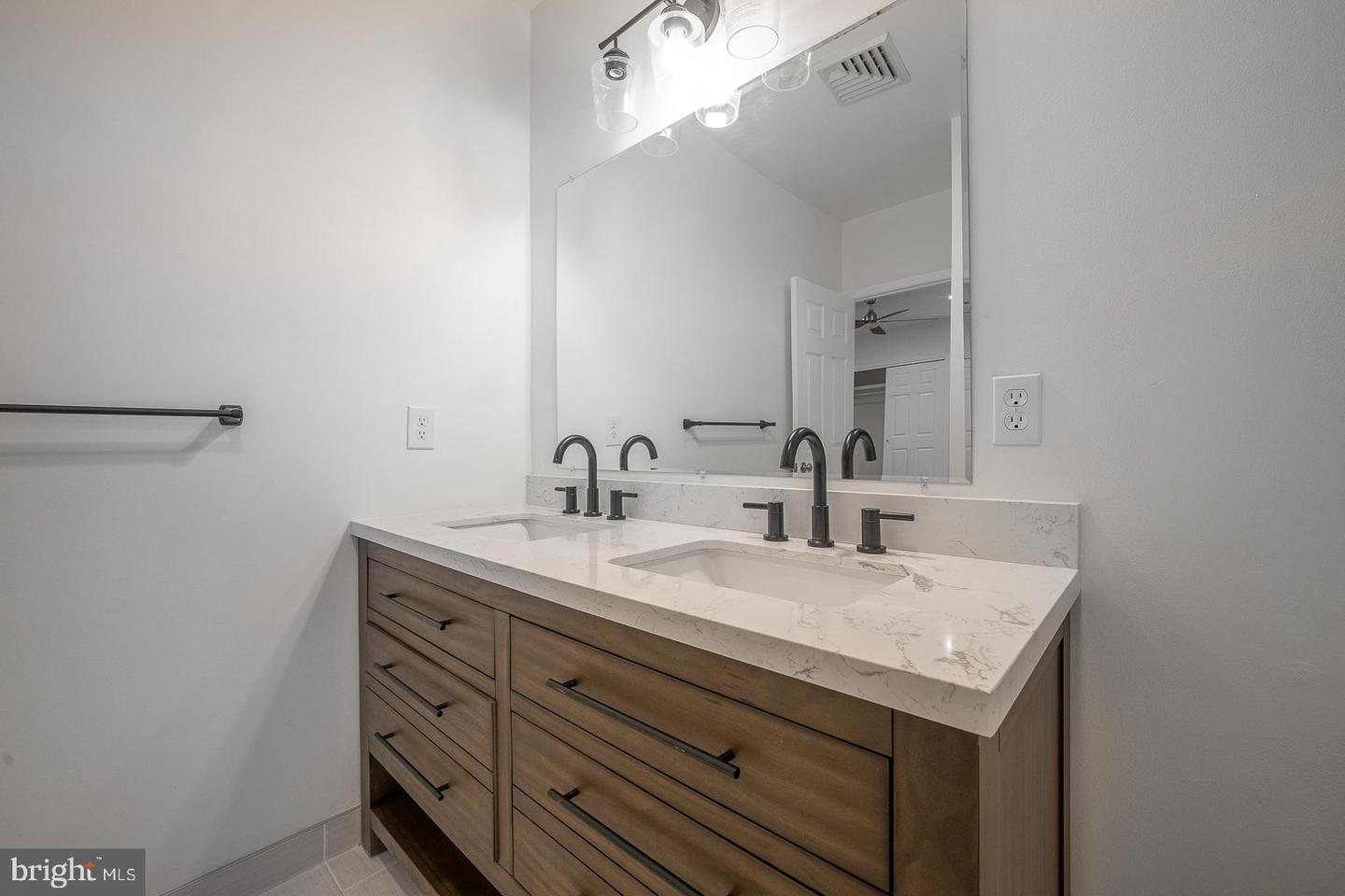 42 N Waterloo Rd #38 Property Photo 19