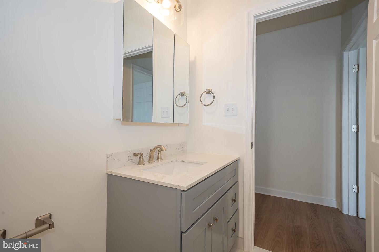 42 N Waterloo Rd #38 Property Photo 24