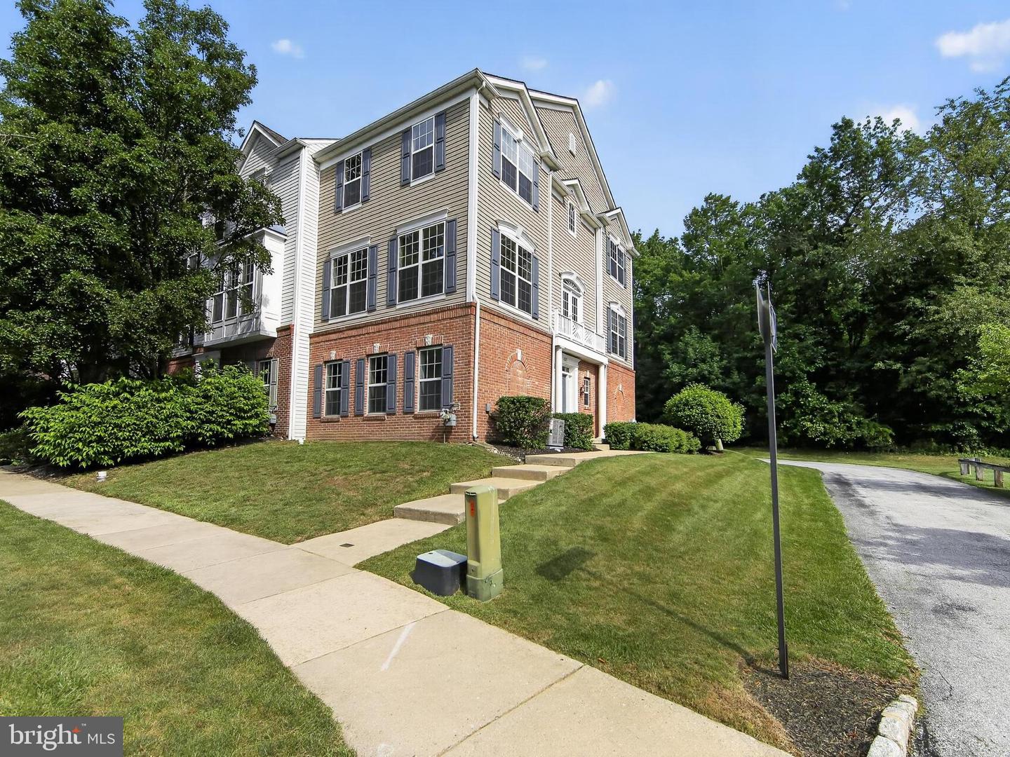1825 Darlington Ln Property Photo 1