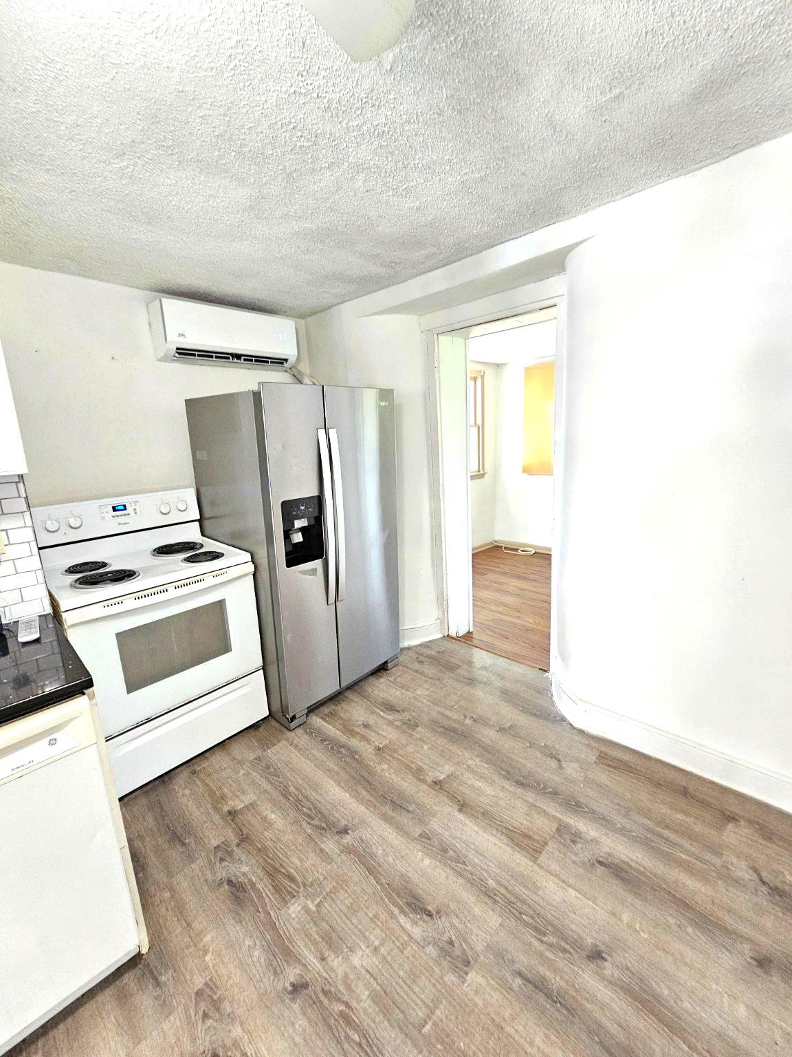 200 Main St Property Photo 9