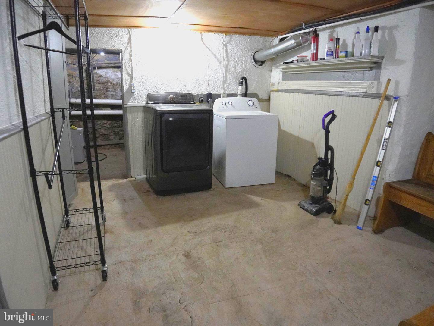 200 Main St Property Photo 22