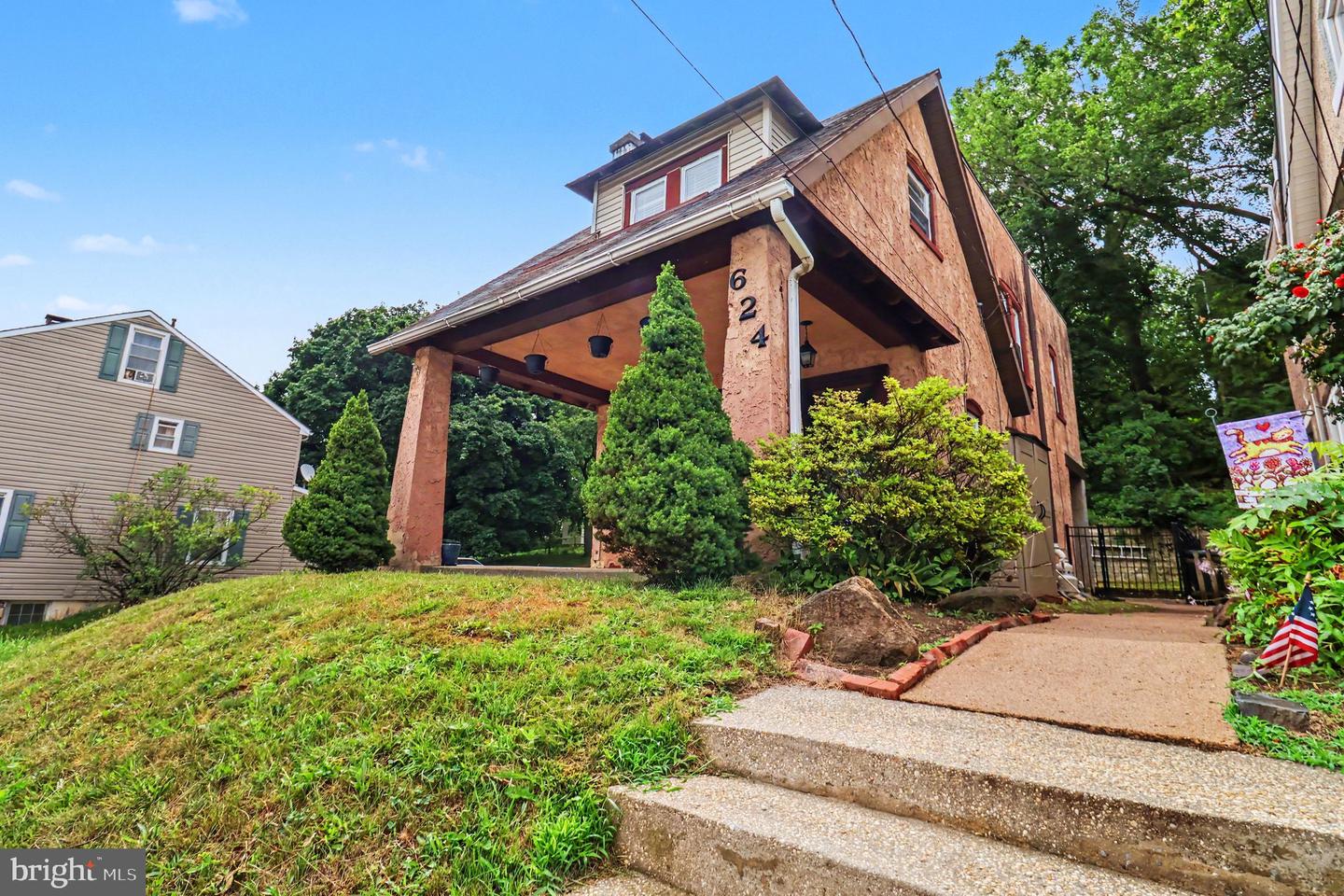 624 Bridge St Property Photo 2