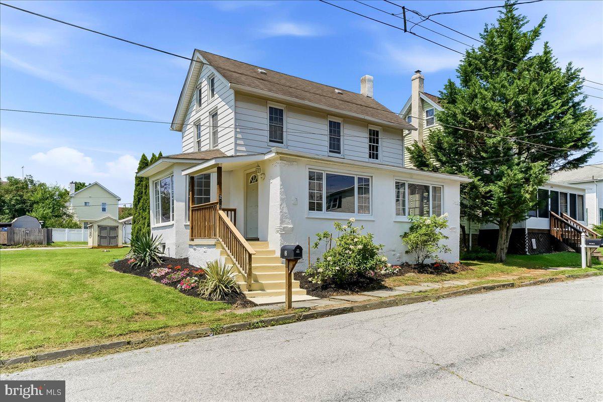 210 NEW ST Property Photo 1
