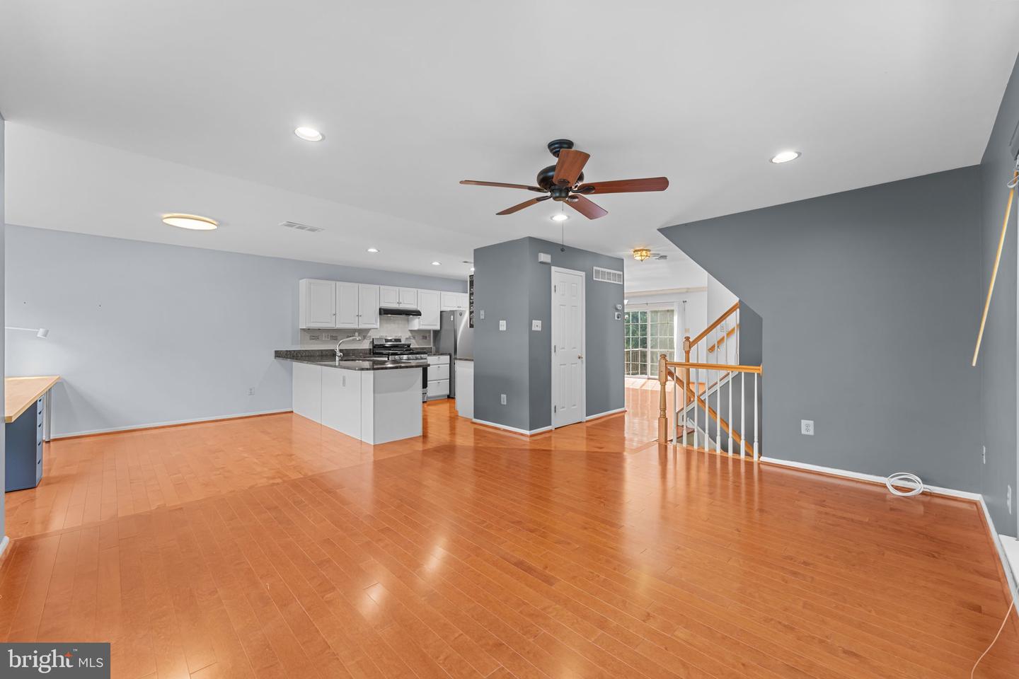 158 Weybridge Dr Property Photo 8