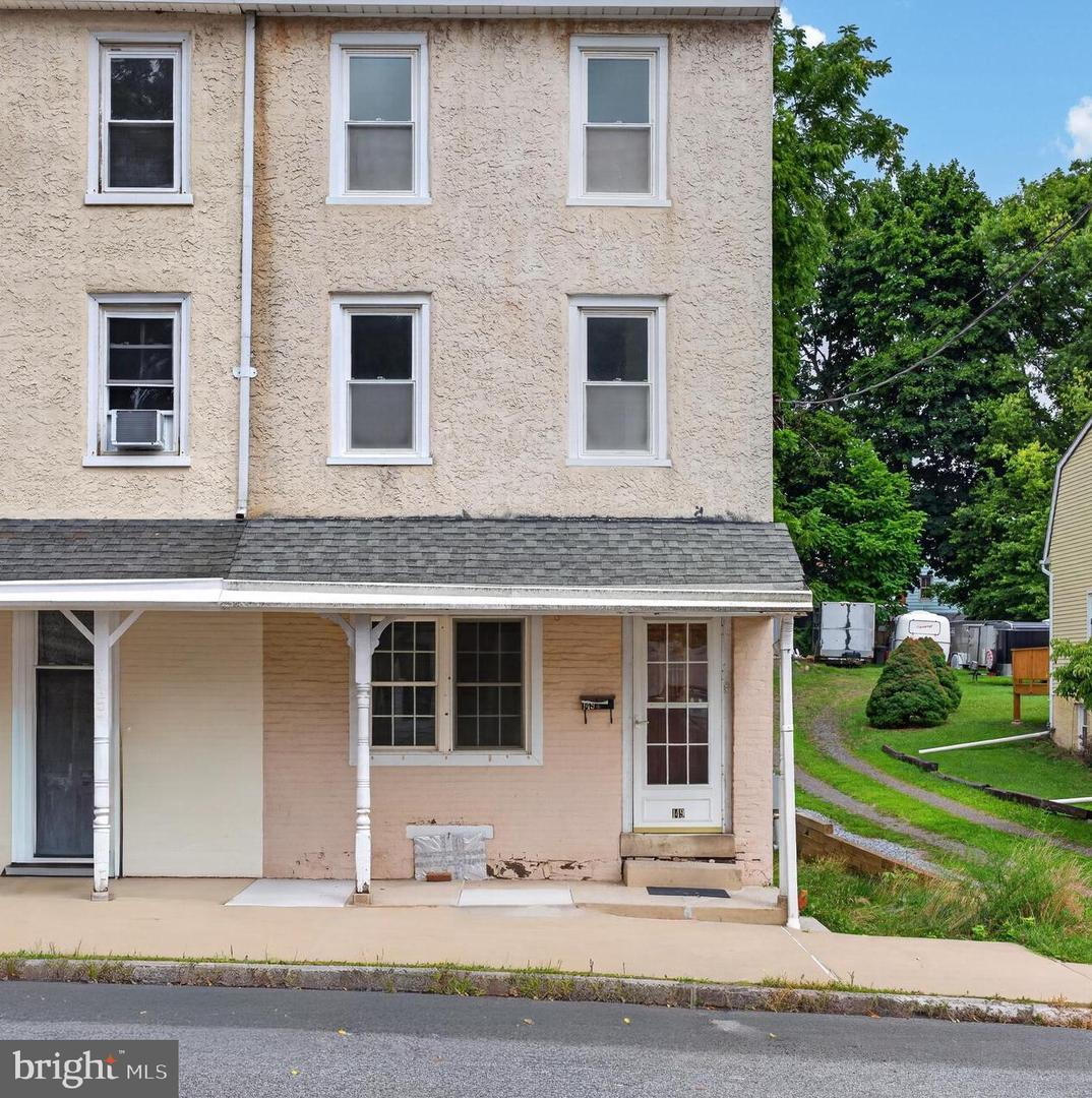 149 Poplar St Property Photo 1